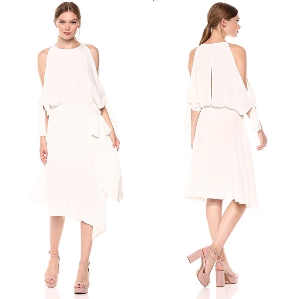 Elliatt Captivate draped sleeve midi dress